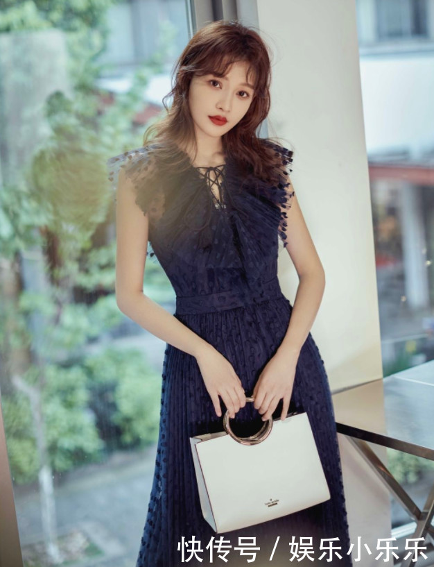 孙怡170cm的身高不虚，长腿逆天叫人看呆，关晓彤都要甘拜下风！