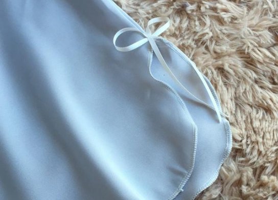 可爱老婆在家真敢穿，真是为了美也是拼了，你可能不敢穿