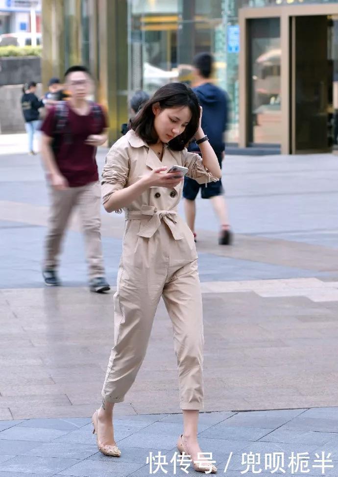 女王|小姐姐一身黑色网纱连衣裙,墨镜红唇女王范十足