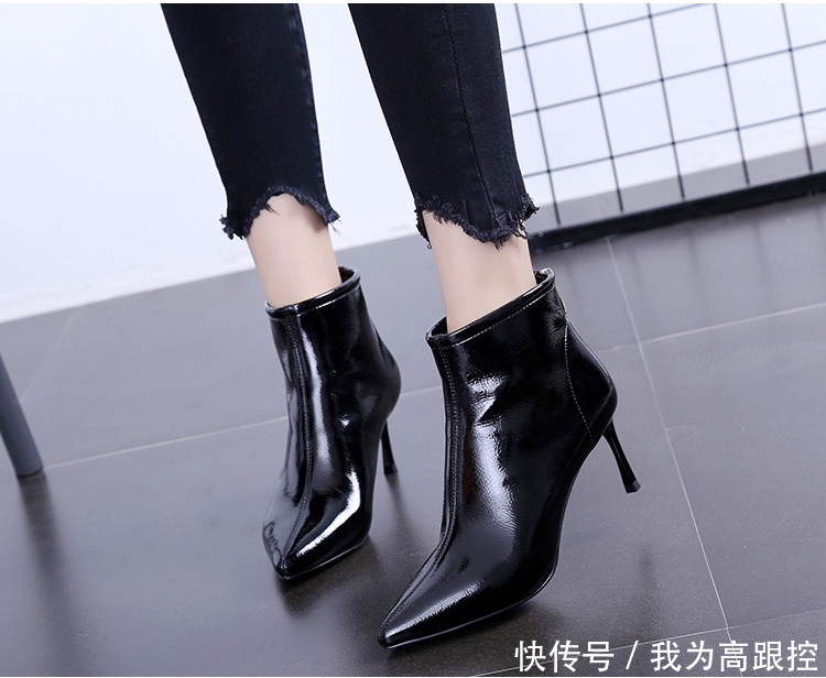 走线精致的没有任何装饰的短靴高跟鞋