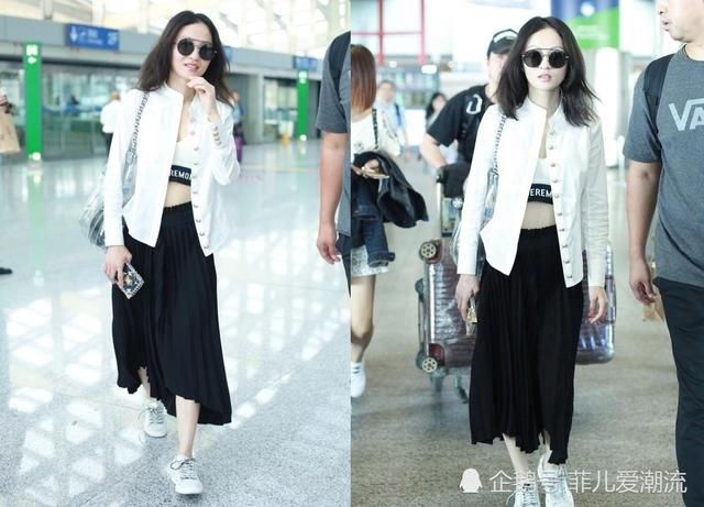 张韶涵真省布料！上身就靠一块布遮住重点，网友：我可不敢穿出门