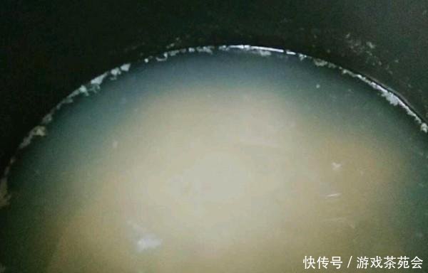  『柠檬薏仁水』它与柠檬一起吃，利水消肿，美白肌肤，相当于慢跑一小时！