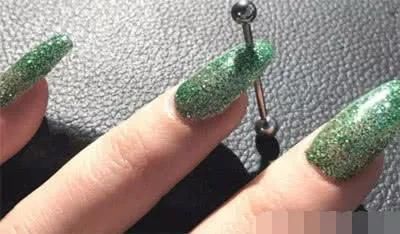 全球最奇葩美甲:第一个就笑喷了，最后一个看的整个人起鸡皮疙瘩