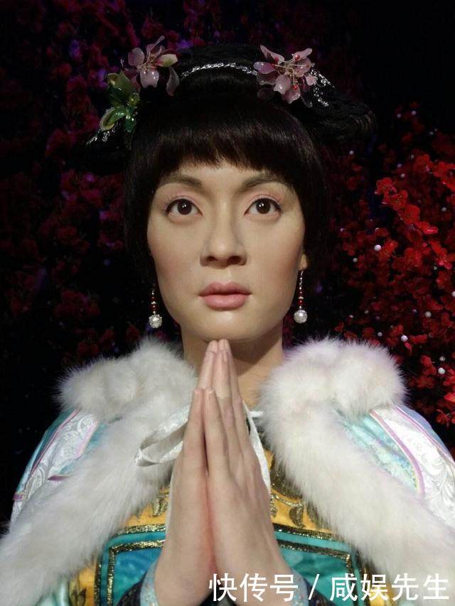 蜡像馆的明星,胡歌发福冰冰遭吻杨幂发际线后