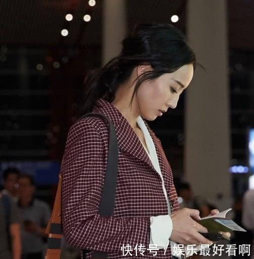 张钧甯穿改良版的“校服裤”，一条拉链撑起裤子的美感，帅翻了