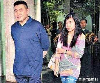 看了香港女首富甘比的搭配功力, 才知道刘銮雄为什么独宠她一人