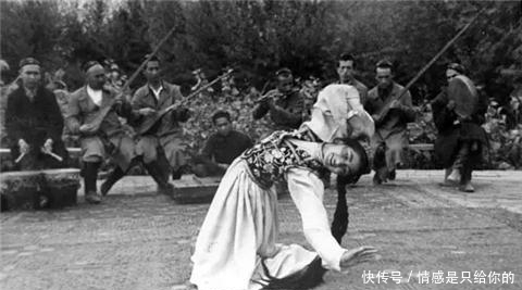 镜头下1943年新疆女孩: 想不到43年的新疆女孩那么美