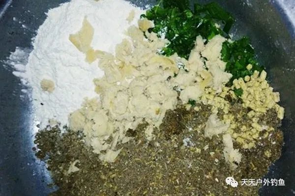  『配方』几款野钓草鱼自制饵料配方，主料都是玉米，制作简单，效果不一般