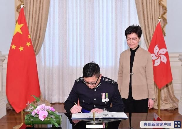  「国务院」国务院任命邓炳强为香港警务处处长