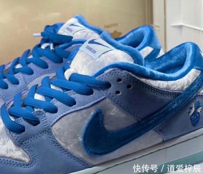  [如出一辙]Dunk在营销这块和AJ1如出一辙，除了搞颜色就是联名，这鞋…真香