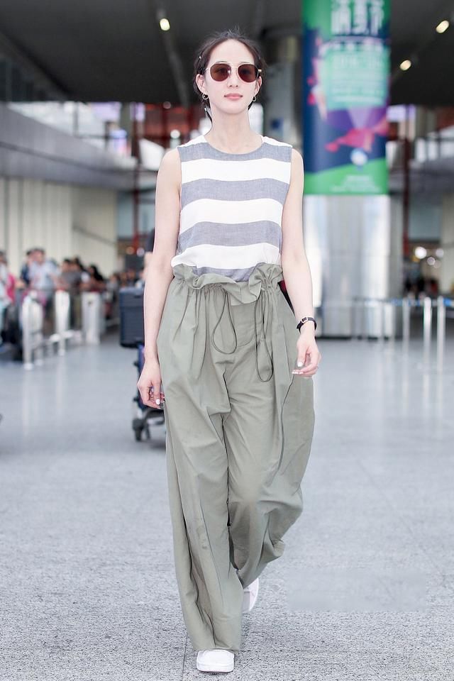 吊带阔腿裤秒杀牛仔裤，纸袋裤才是今秋最火的裤装！