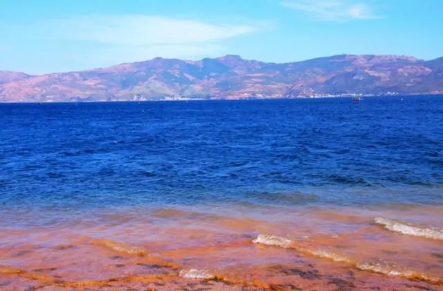 比泸沽湖还要美，这个隐藏在云南秘境的“玻璃湖”终于被人发现了