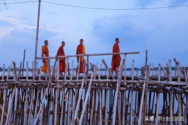 全球最长手工桥：每年3月建9月拆，一天能收200万过桥费