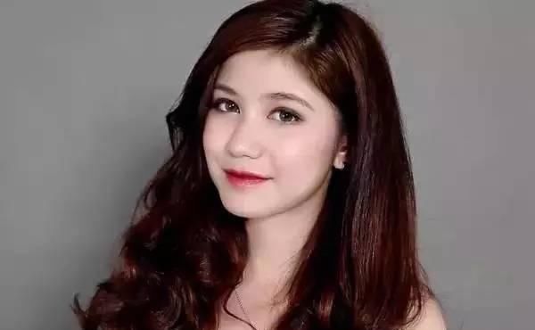  [咖啡色]记牢这7个淡妆方法，你就是说一个半女王