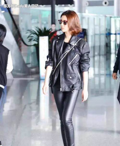 大长腿的造型很难凹吗？李溪芮实践告诉，开叉裙就能轻松做到