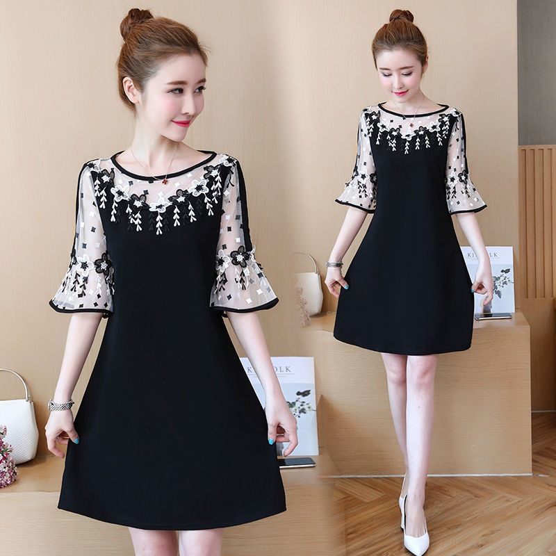 精致的蕾丝很显优雅，镂空与它的搭配，这些裙女人穿上真美