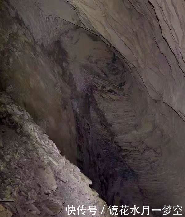 昨天,利川发现一个超级大溶洞,洞中有山、有河……