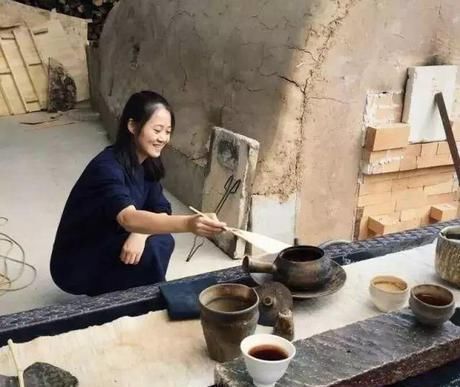 『小院』20多岁的年龄差距,却把一个破烂的农家小院变成了“桃花源”