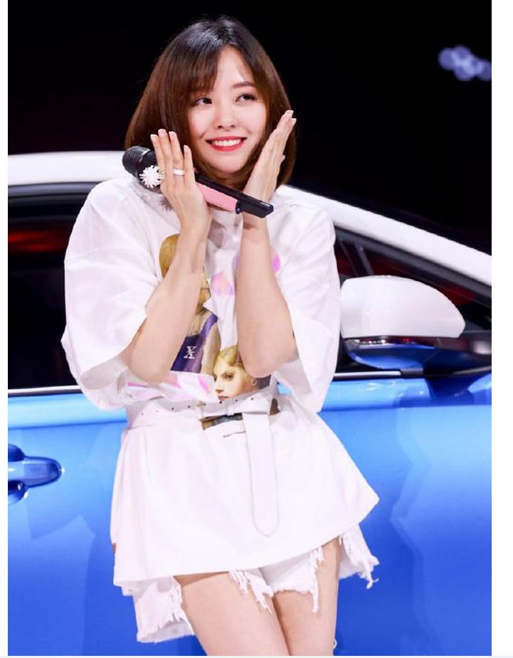 这发型真减龄!剪去长发换成波波头短发,网友:34岁秒变24岁少女