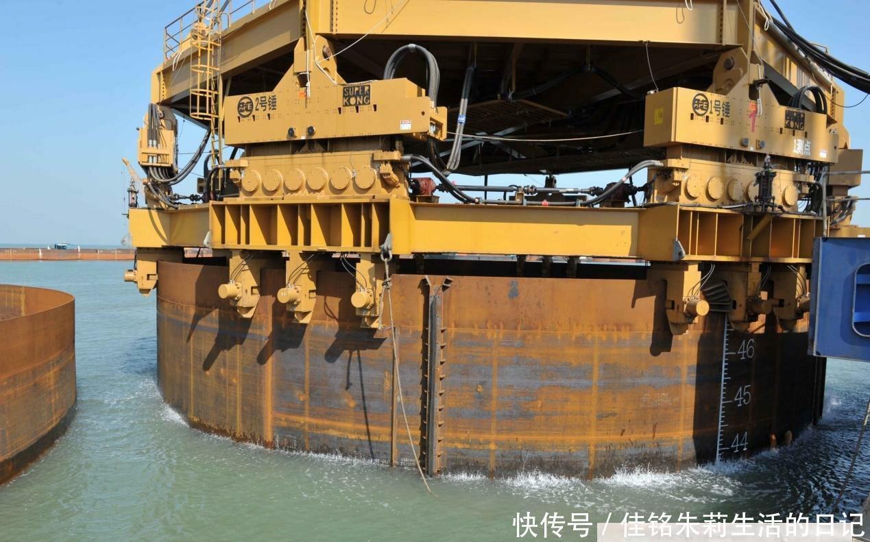 港珠澳大桥人工岛是如何修建的