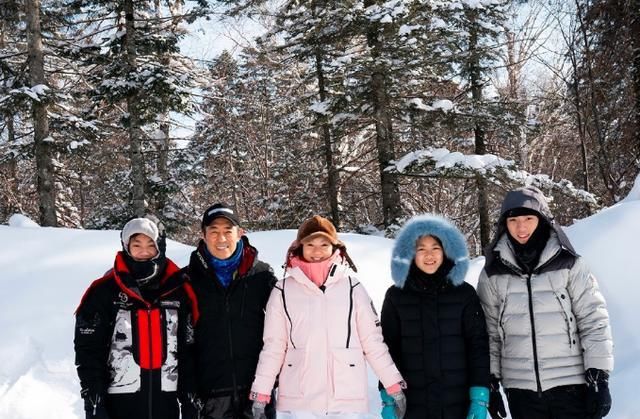 「丈夫」张艺谋70岁生辰没法与亲人过, 老婆陈婷放大招给丈夫庆生被赞认真