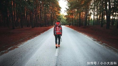 去旅游时去玩的时候突然想上厕所,但是附近没有厕所你会怎么办?