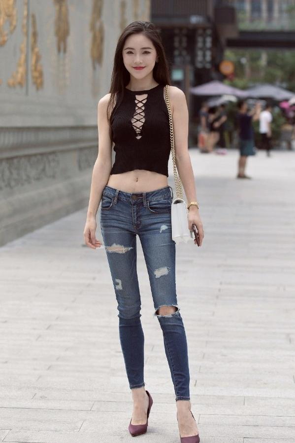 街拍：街头高颜值的小姐姐，个性时尚的穿搭，女神范儿十足！