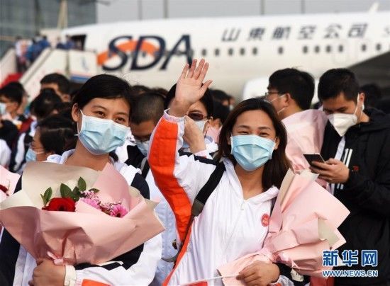  返回：576名山东援助黄冈医疗队员返回山东