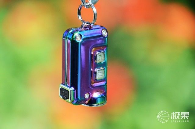 NITECORE TINI 炫彩钥匙灯上手，外表酷炫 无惧黑暗