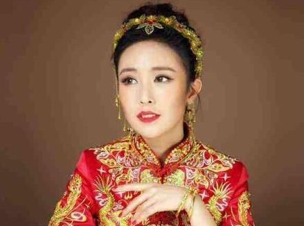  「女人」为什么女人有钱没钱都爱珠宝，却很少戴在身上，原因让人心疼