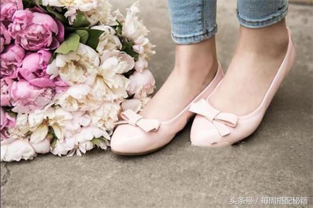 一步跨越时尚区,你需要的平底战鞋