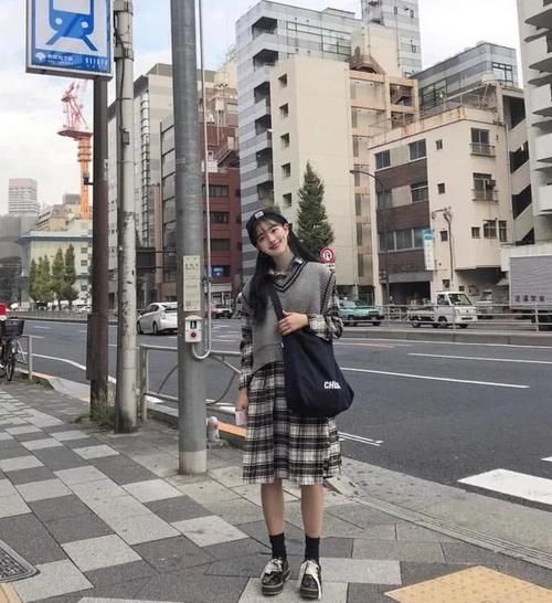  『气质』想要时髦显气质，穿半身裙就对了，今春这3条半身裙正流行！