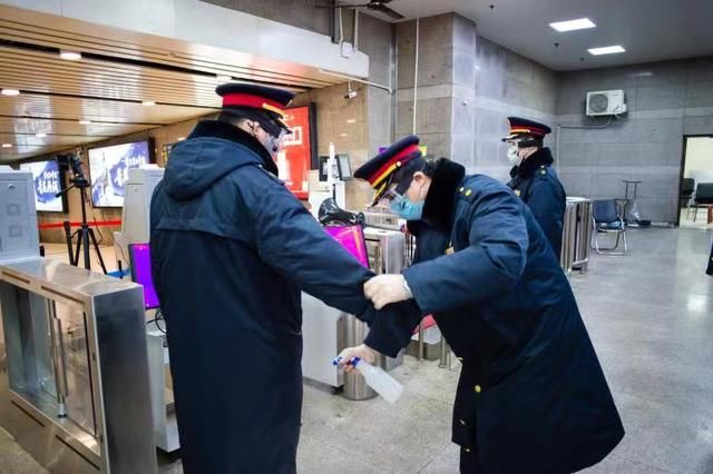  防控■网传“北京西站防控疫情失败”，官方辟谣