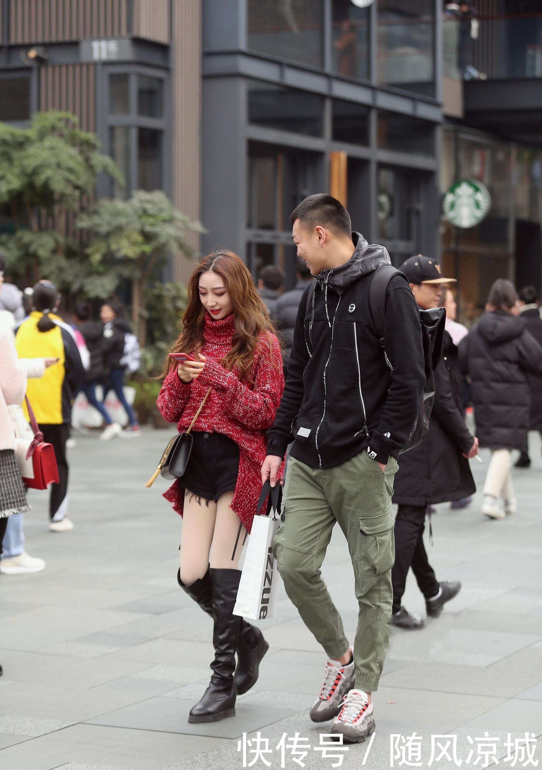 【女生】陪伴是最长情的告白,最潮情侣街拍,男生帅气女生大气,时尚又吸