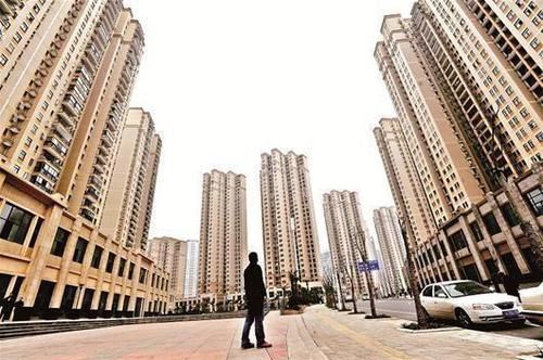 [不住]小县城的房子空着不住，在大城市里租房住，年轻人只能这