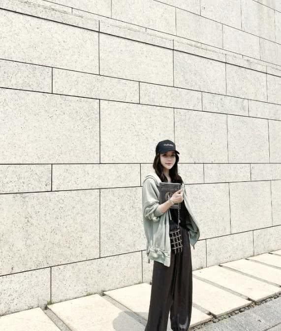  孩子■让你的新搭配出现在街头，你会是街上时尚潮流