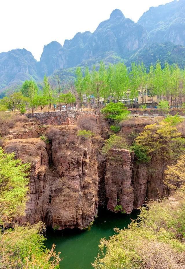 『坐落』1700米的悬崖上,坐落着中国最危险的村庄,风景绝美