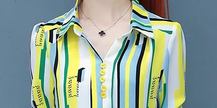 如果你有42岁，中秋回家就穿洋气小衫，配小脚裤，美的楚楚动人