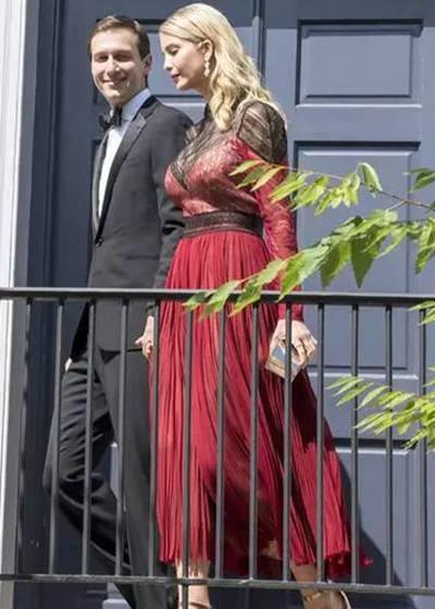 37岁的伊万卡风情万种十分吸睛,最后一张躺在吊床上很霸气