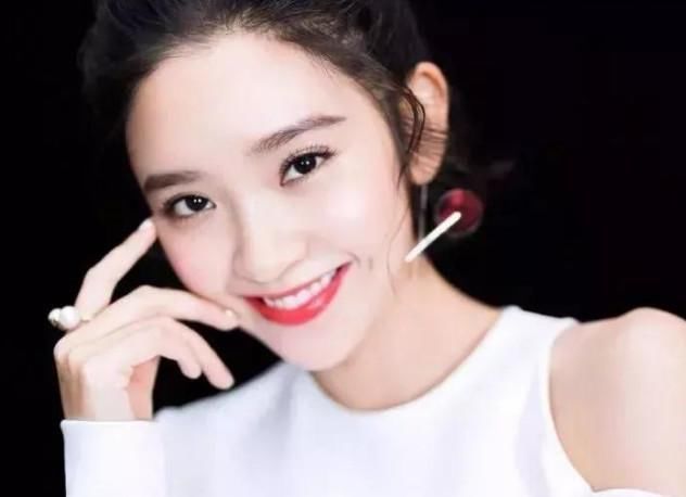 新版杉菜沈月校园妆的秘密原来是注重了这些化妆技巧?