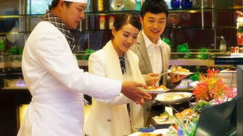 我国游客去日本玩,吃自助会选择海鲜过瘾,可日本人表示不理解!