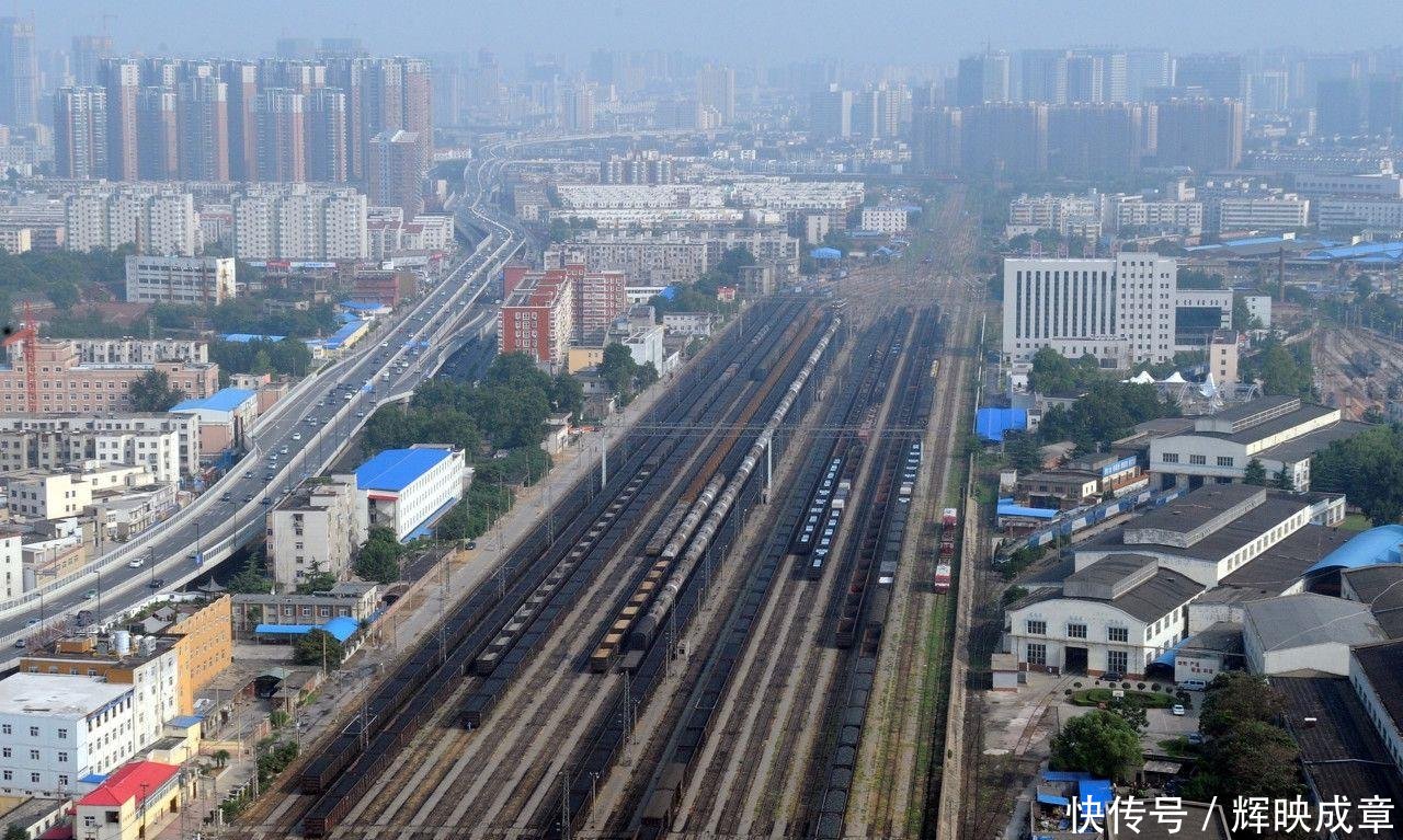 实拍亚洲最大的铁路编组站，一百多条轨道，走错一条就是灾难