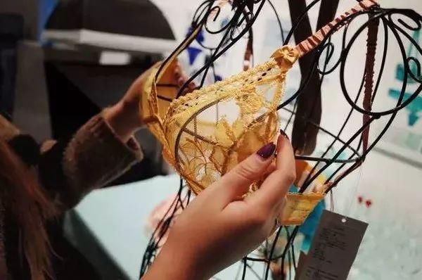 走出6大内衣误区 瞬间甩掉“飞机坪”