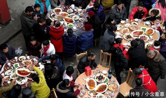  「返乡」年底, “伪城里人”回乡, 却吃不惯农村的席面, 你们遇