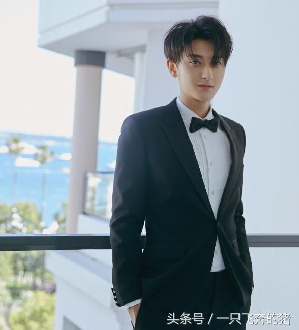 黄子韬发文宣布告别娱乐圈，黄爸一句话透露真相，网友：等你回来