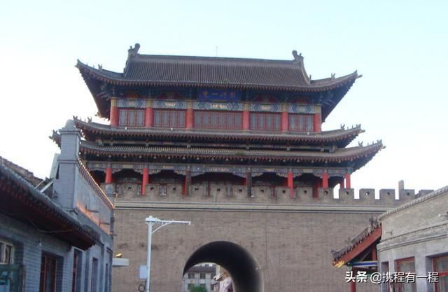 国内距离最近的两个县城,过条河就算出省,经济实力却相差较大