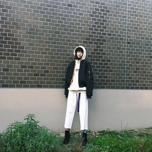 年仅21岁身高167的横田成当红的杂志麻豆,坐拥日圈26万粉丝,超