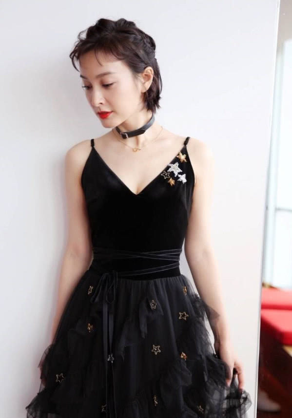 吴昕终于穿对了，不仅凹出逆天身高，小蛮腰也有了！