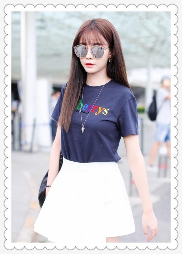 沈梦辰美到犯规！穿白裙比21岁沈月还显嫩，网友：真是便宜海涛了