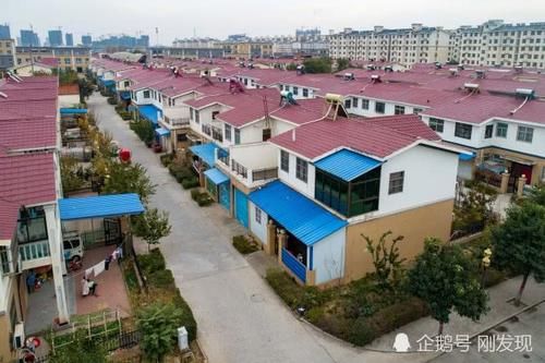  #规模#航拍五万人居住，三十三个村庄组成的最大别墅村，规模大